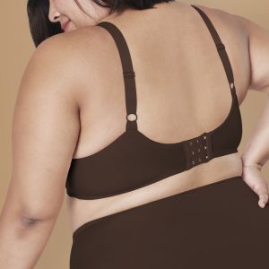 La lingerie grande taille met les femmes rondes en valeur