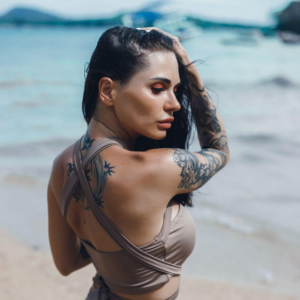 Creation de tatouages d’ancre marine pour femme : laissez-vous guider par les vents et les tendances